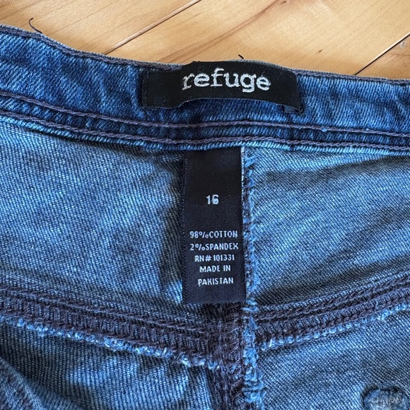 Refuge Denim Jean Shorts with Lace Detail Size 16 - Picture 4 of 9